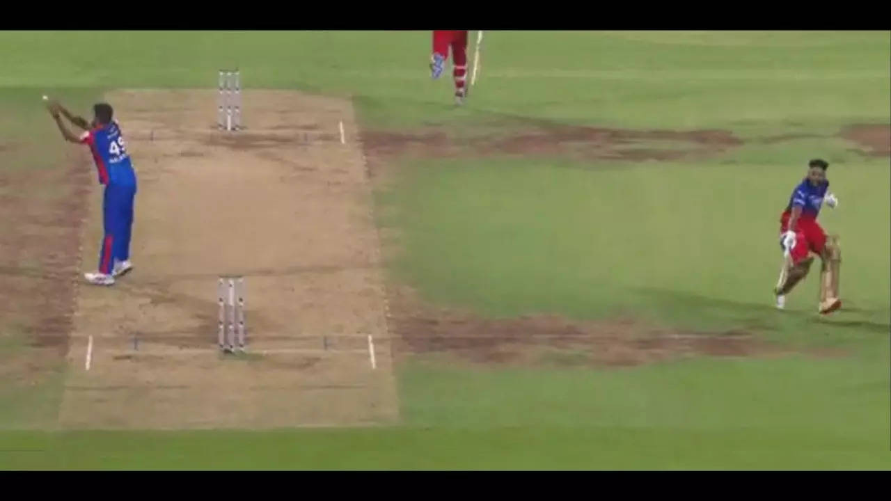 Watch: Siraj's hilarious running between the wickets