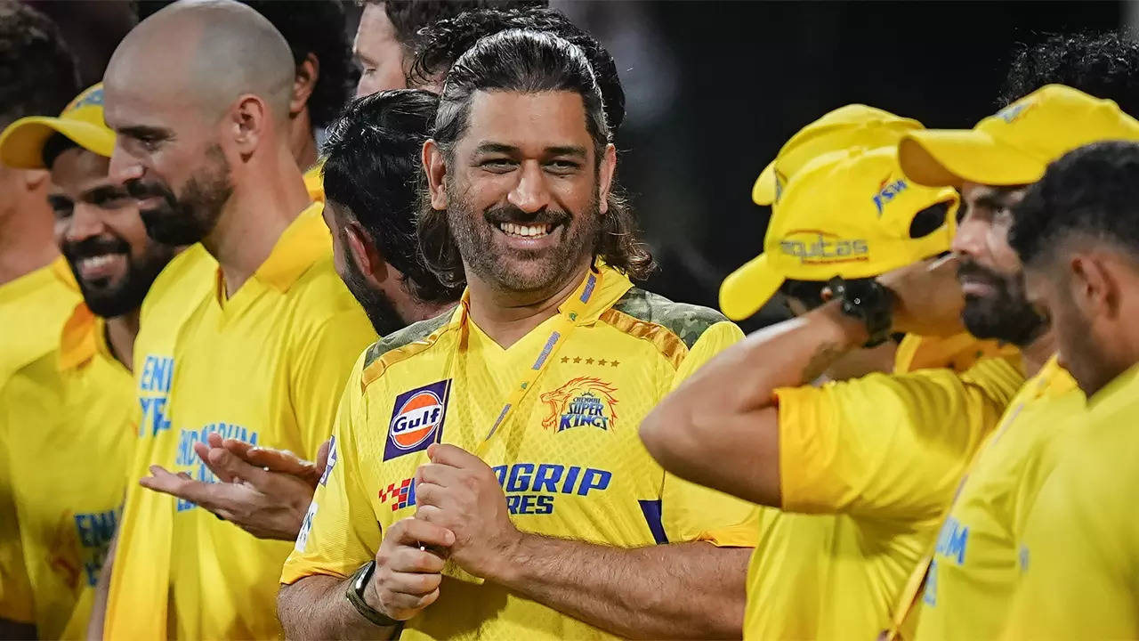 'Temples will be built for Dhoni, the God of Chennai'