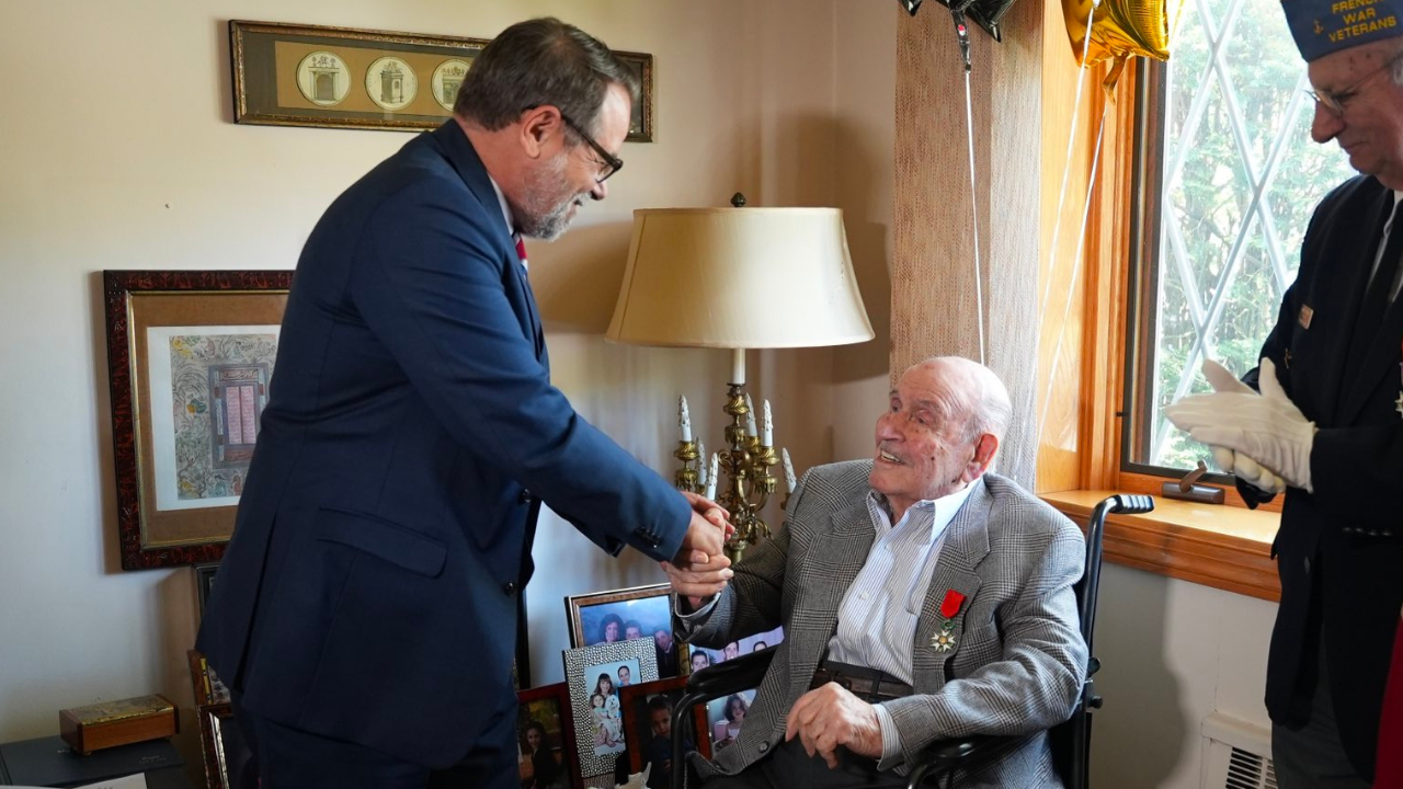 At 101, a US WWII veteran and pacifist is honored by France