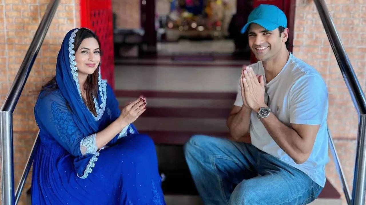 Divyanka Tripathi and Vivek Dahiya visit temple to seek blessings after the former’s recovery from an accident