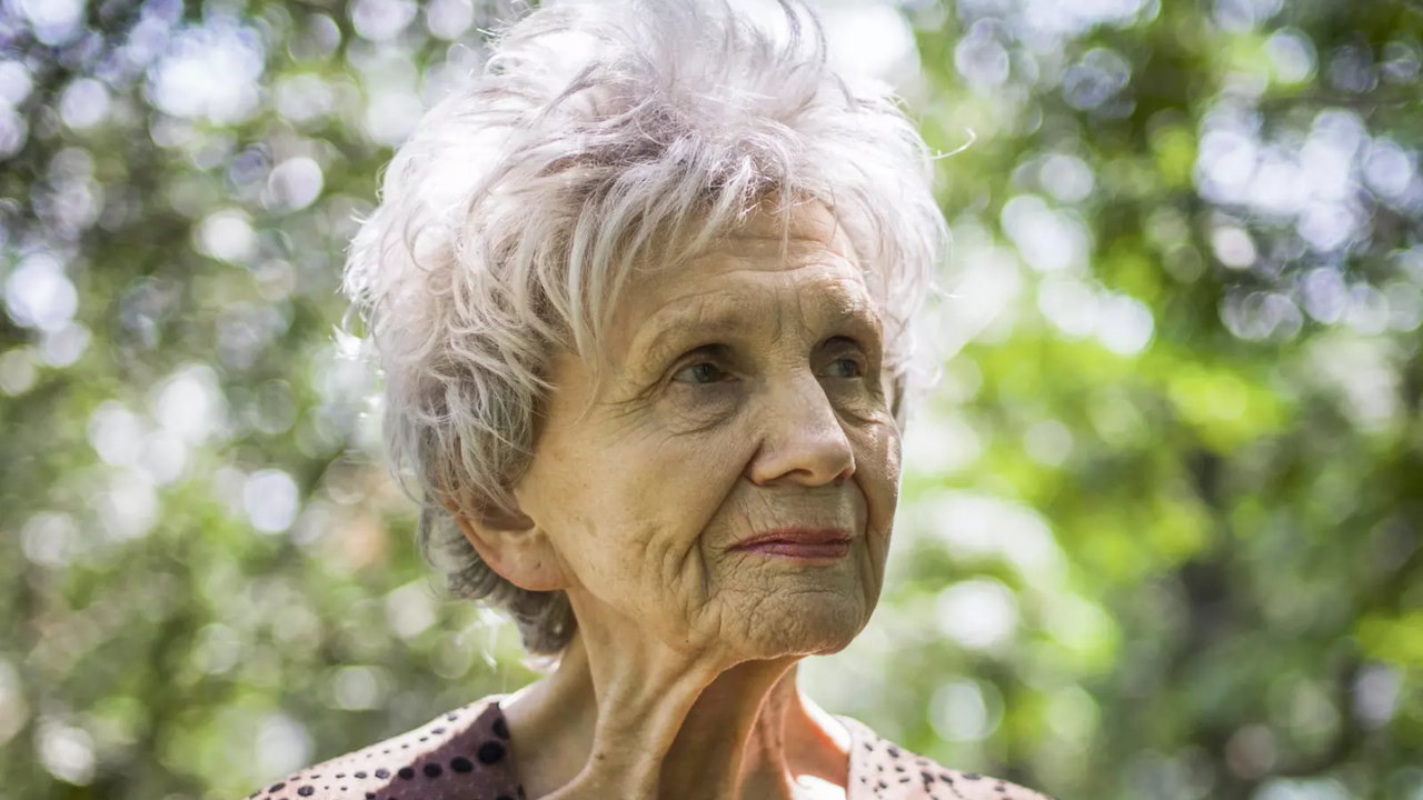 Alice Munro, Canadian Nobel Prize-winning author, dead at 92
