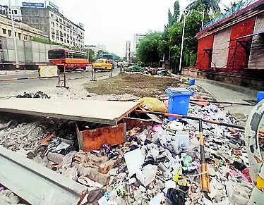 Traffic hazard, debris among Mahakaran station pet peeves