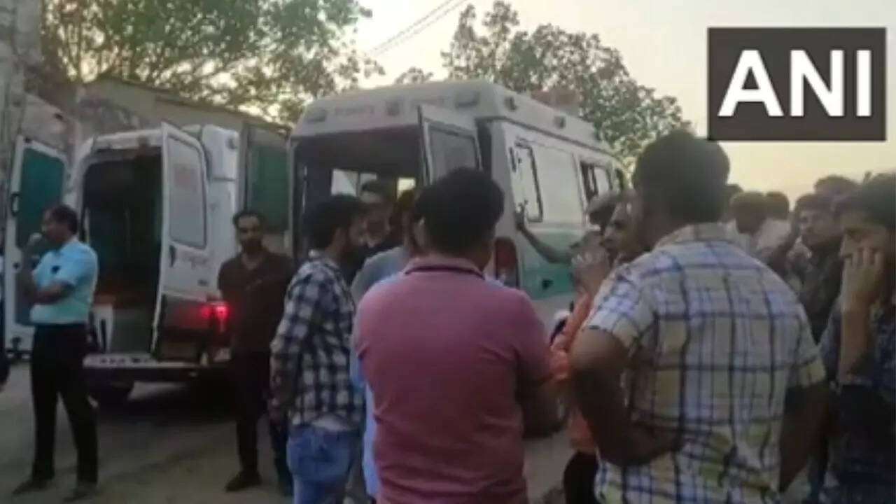 12 HCL workers still trapped as lift malfunctions