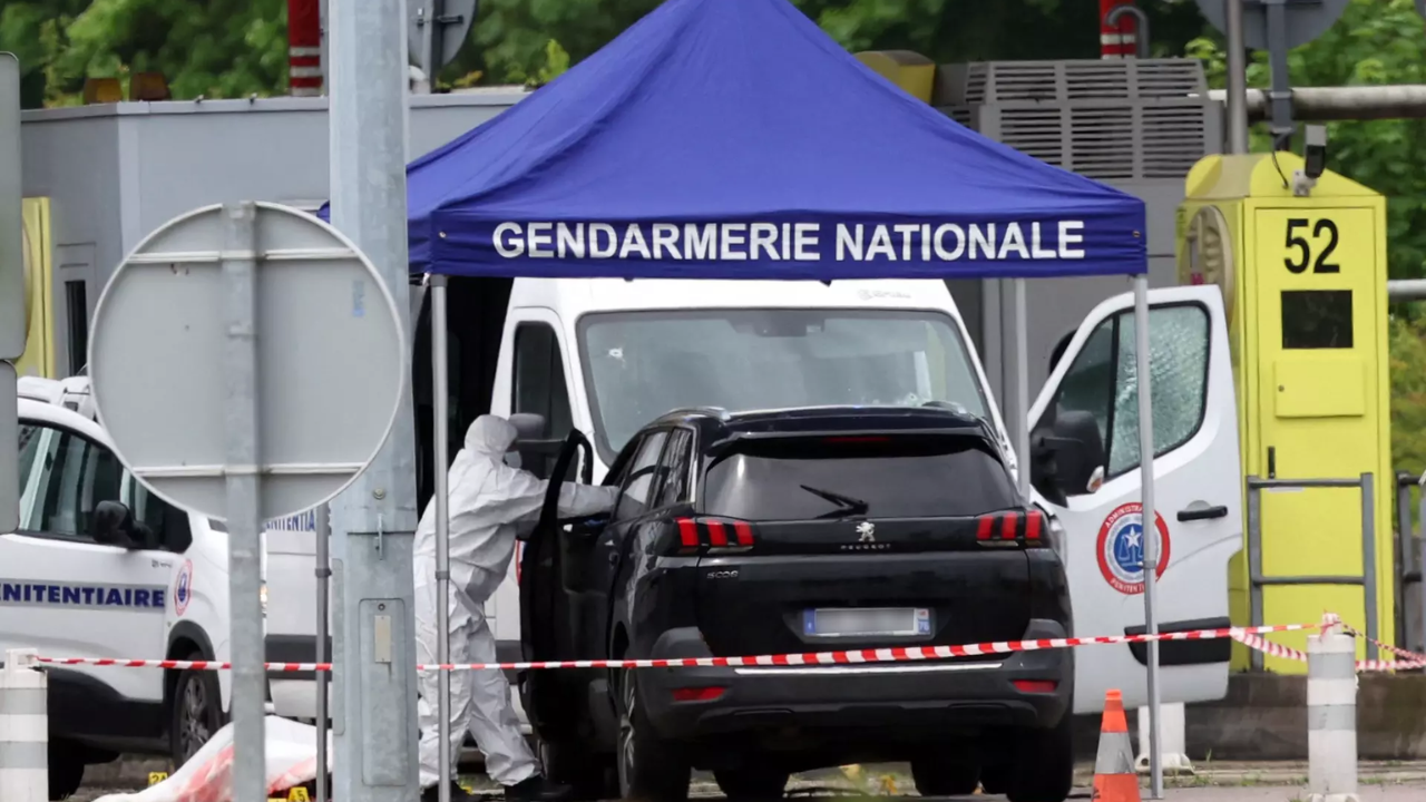 2 French prison officers killed, 2 others injured in ambush during prisoner transport