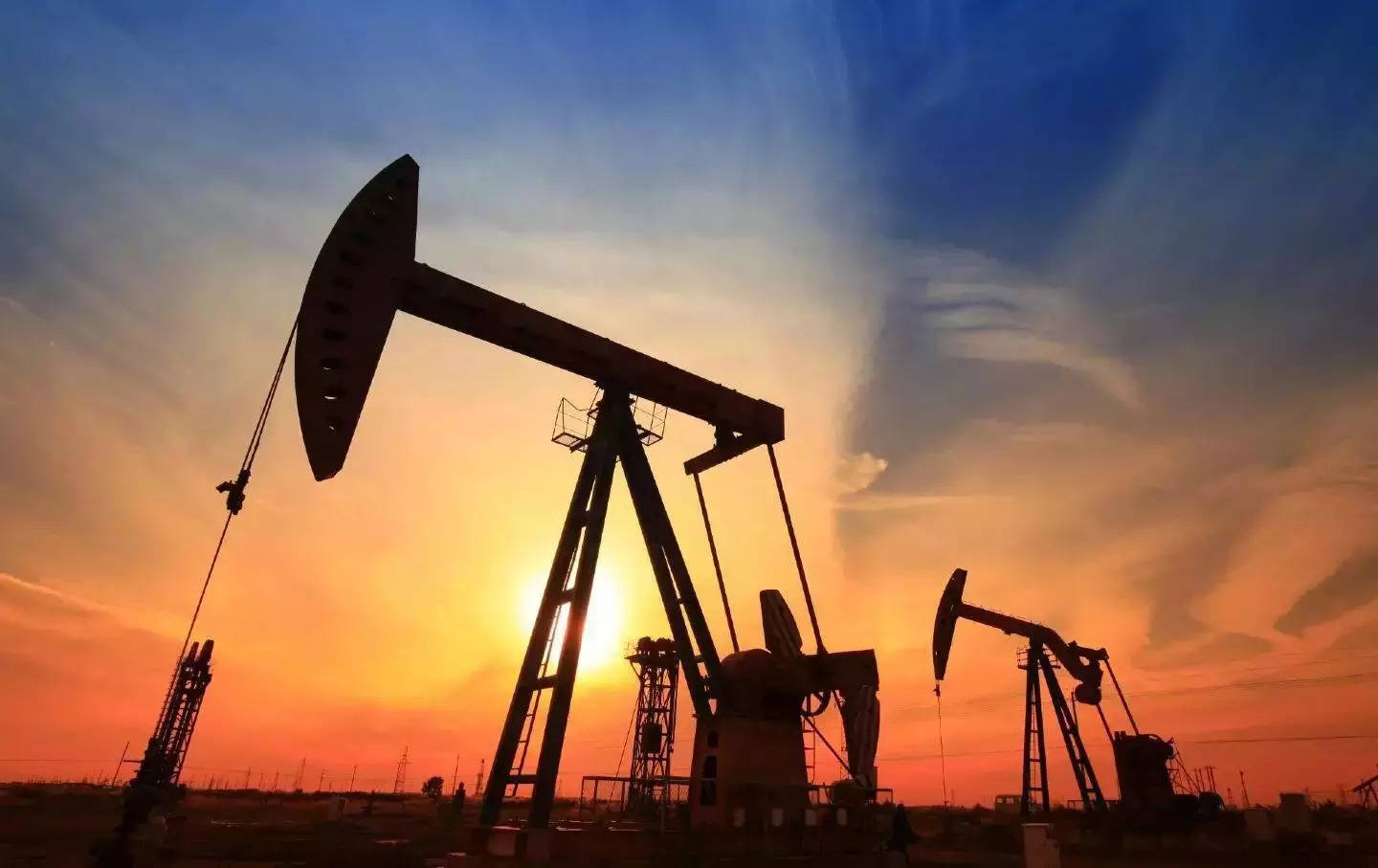 Oil prices rise on US inventories drawdown expectations