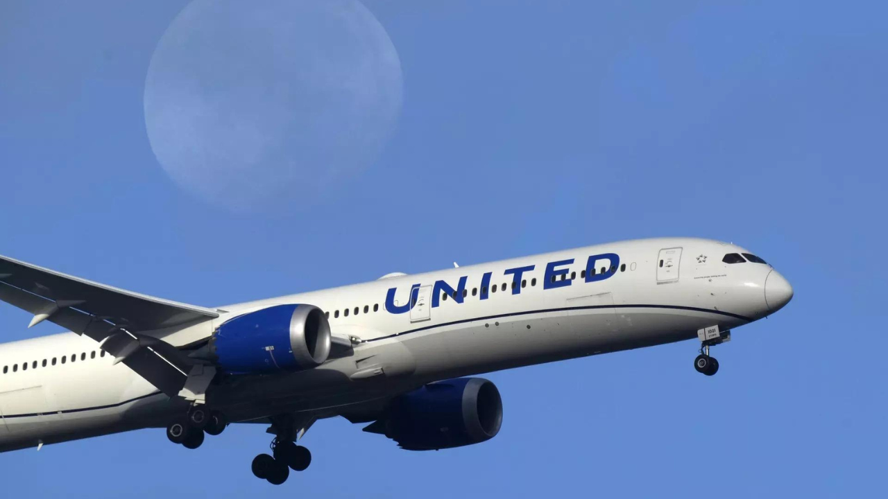 FAA allows United Airlines to restart certification activities