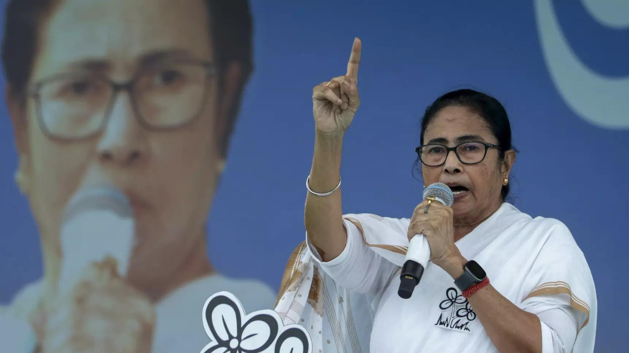 A day after offering outside aid, Mamata Banerjee says will join INDIA government