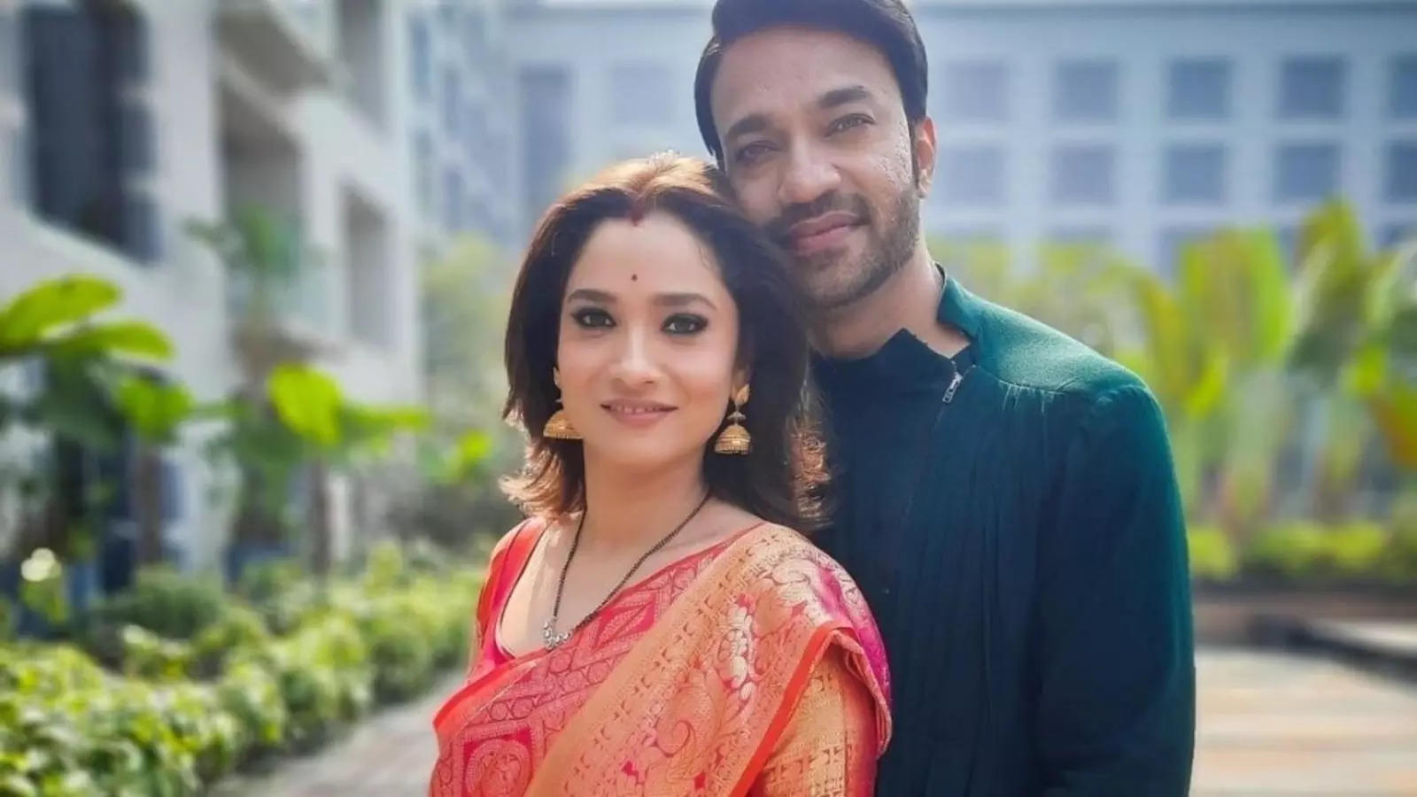 Ankita Lokhande shares an adorable video of hubby Vicky Jain doing her make-up due to her hand injury; watch
