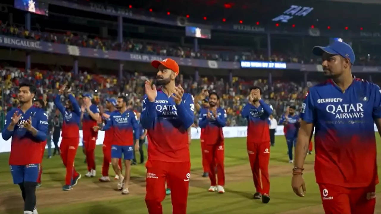 Watch: RCB's special lap of honour for fans after playoff qualification