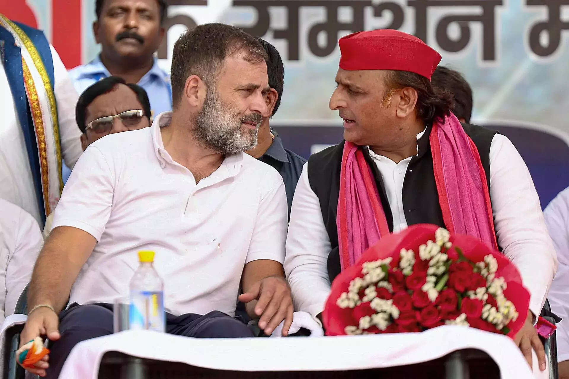 Rahul Gandhi, Akhilesh leave UP rally amid stampede-like situation
