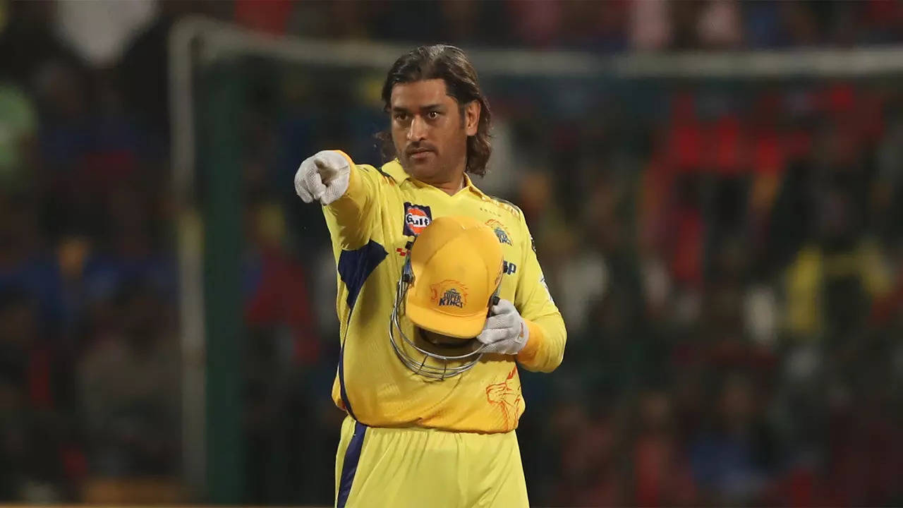 Dhoni returns to Ranchi amid speculations over IPL future