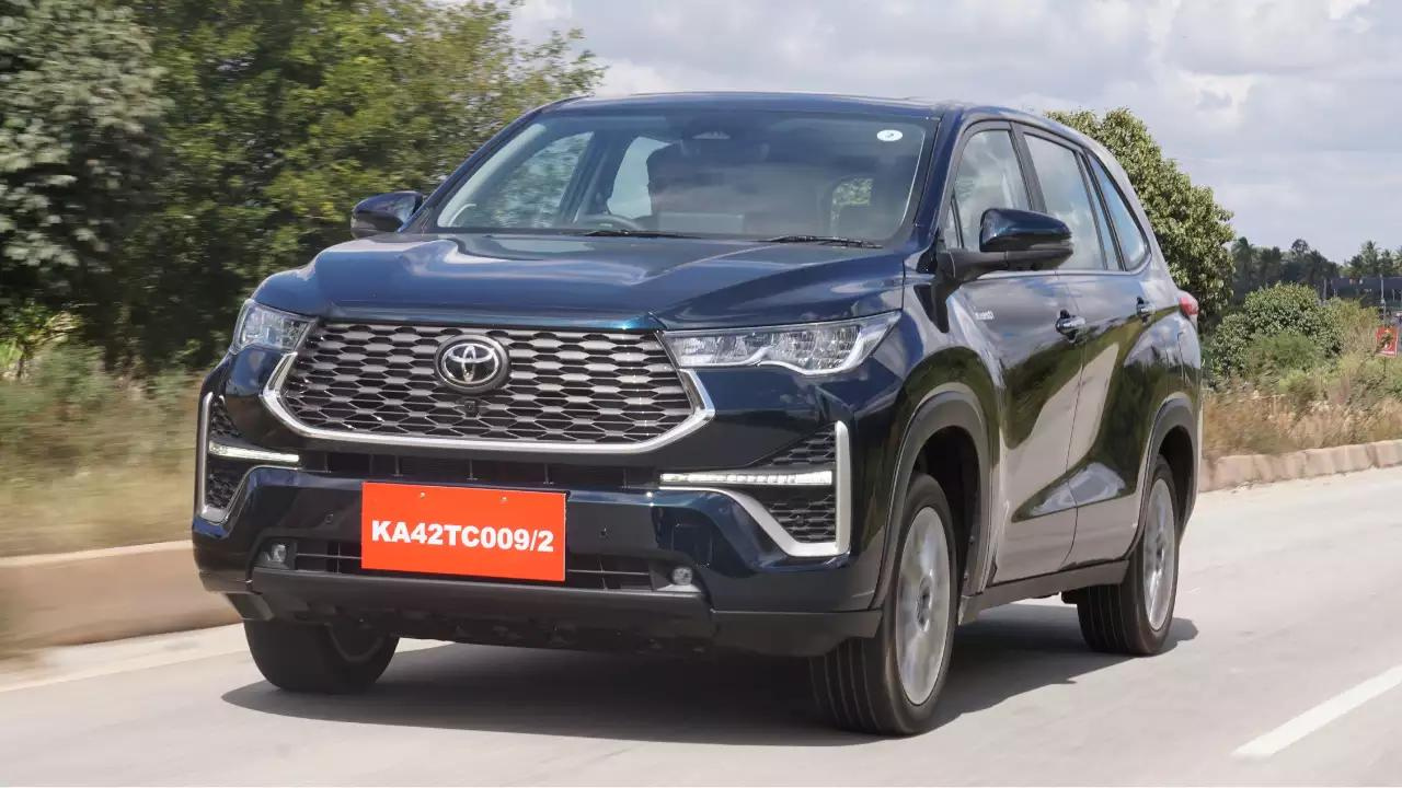 Toyota Innova Hycross Hybrid ZX and ZX(O) bookings temporarily stop: Here’s why