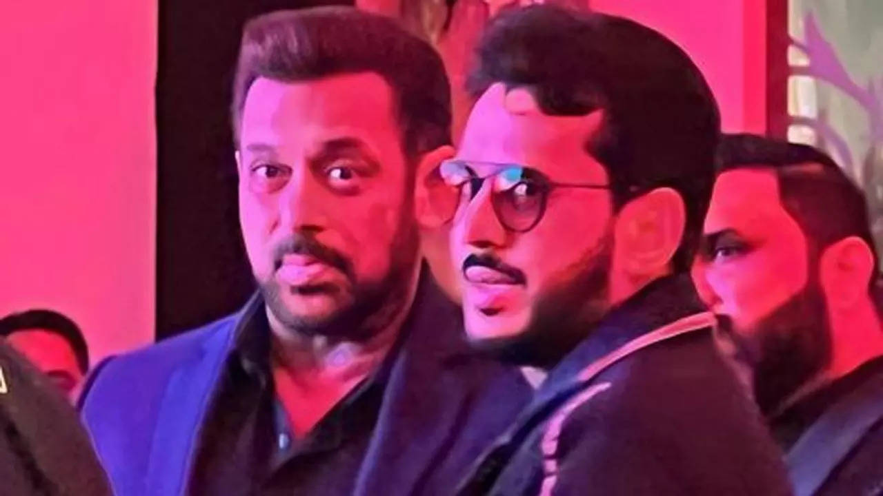 Shark Tank India's Aman Gupta shares a pic with Bollywood superstar Salman Khan; Netizens say 'Sharks ke bhaijaan with Bollywood ke bhaijaan'