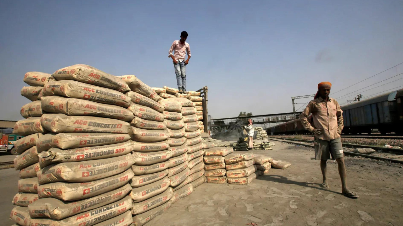 India Cements narrows net loss