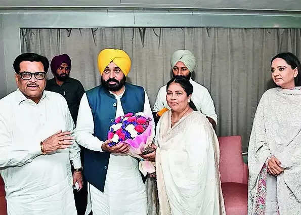 Blow to Cong: Ex-councillor, woman wing prez join oppn