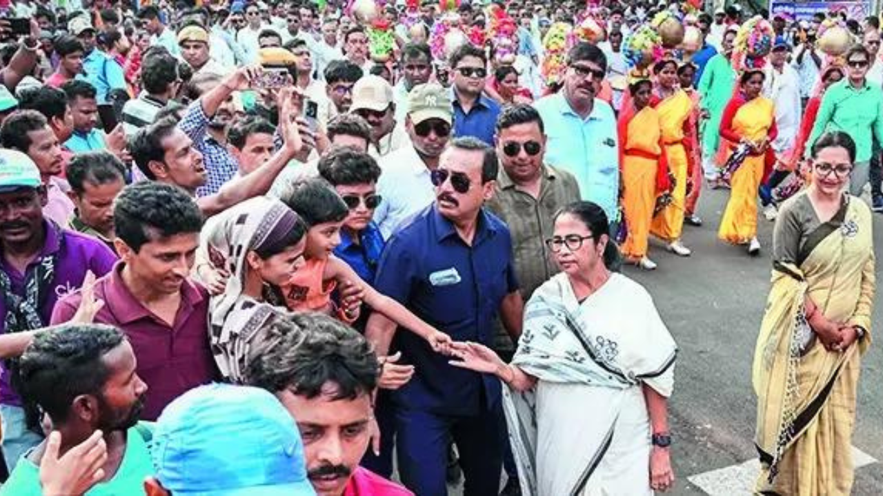 Monk sues Bengal CM Mamata Banerjee even as Bharat Sevashram Sangha (BSS) distances itself from his remark