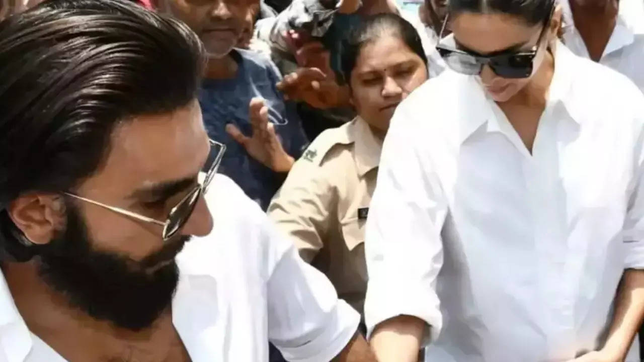 Deepika Padukone and Ranveer Singh’s Public Appearance at Voting Center in Mumbai |