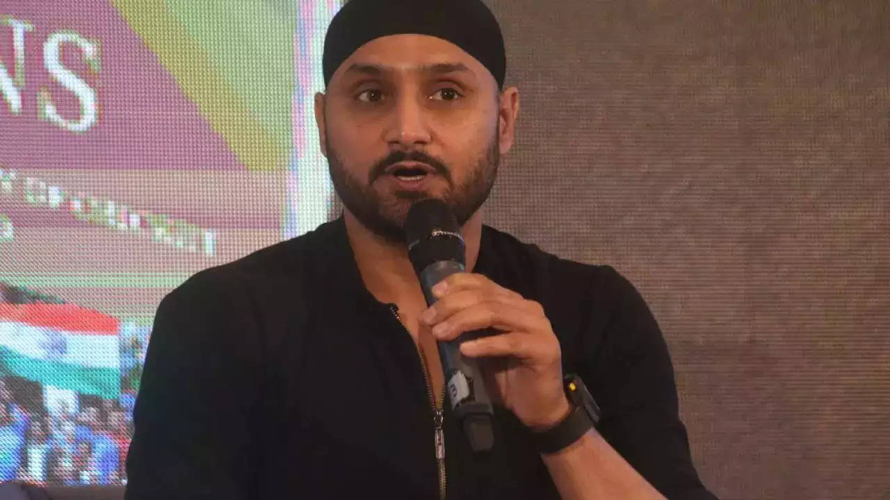 Harbhajan interested in coaching India as Dravid's exit looms