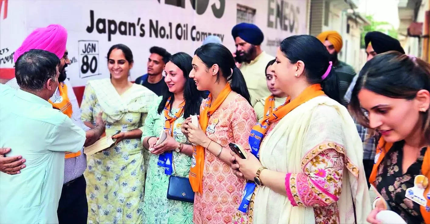 For Akali, daughters come from Canada, relatives pitch in too