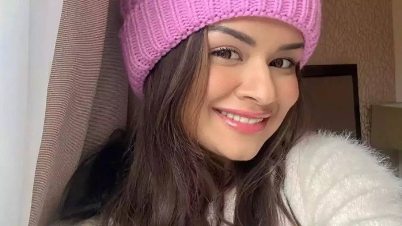 Avneet Kaur teases a big surprise for the fans as she drops hints about her upcoming project; read deets