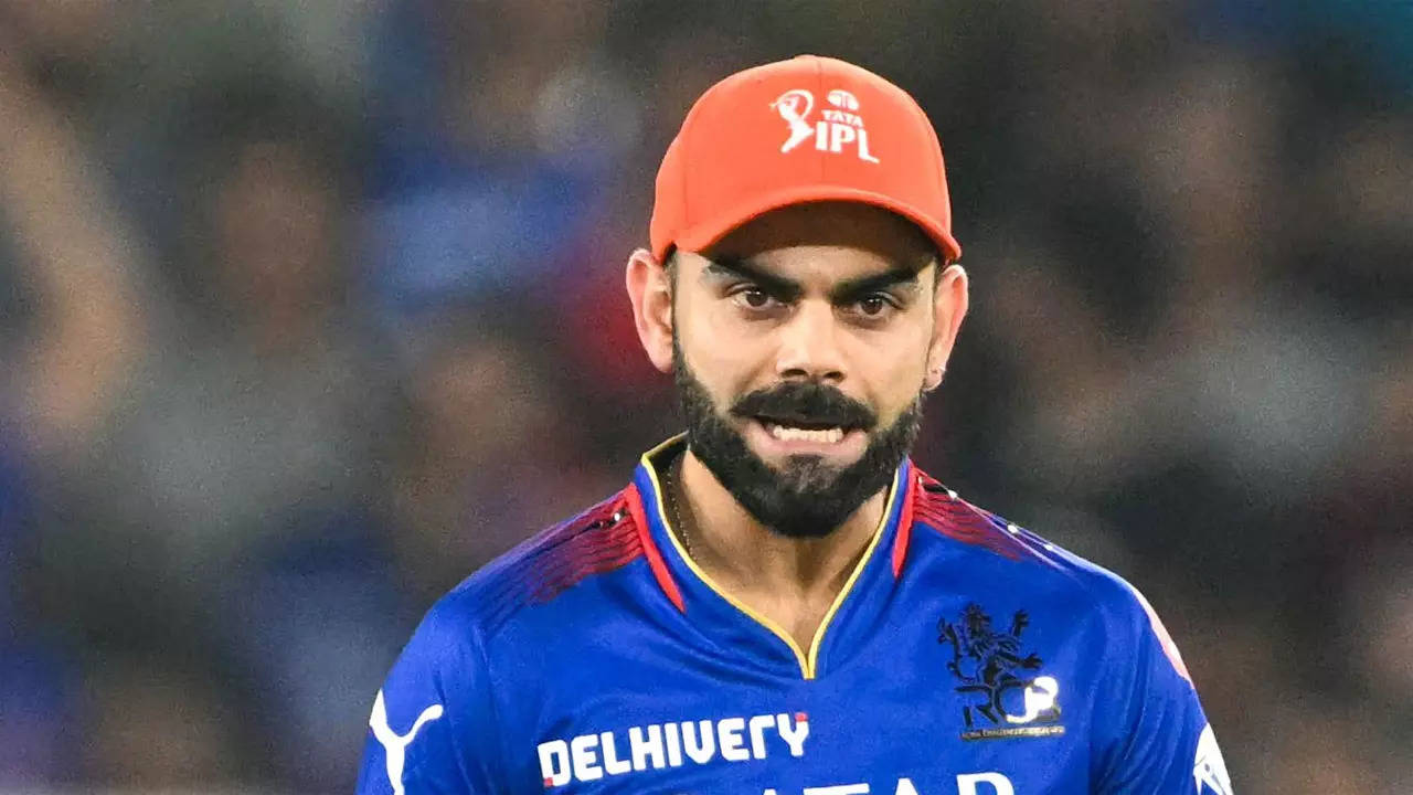 Watch: Frustrated Kohli smashes bottle during RCB's loss