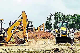 Four workers die in Lohardaga as under-construction well caves in