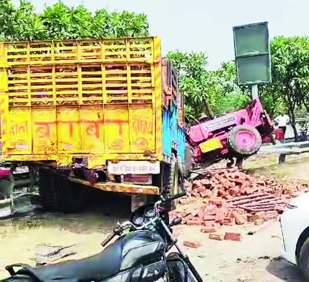 Woman and daughter injured after car rams tractor on Yamuna e-way