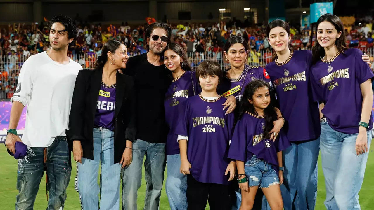 Watch | 'Tearful hugs': SRK, Suhana, family celebrate KKR's win