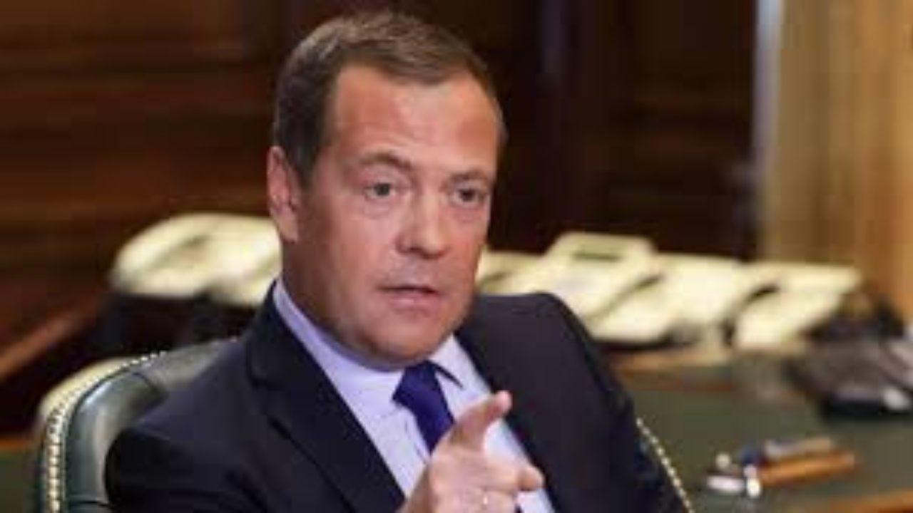 Medvedev warns of World War if US strikes Russian targets in Ukraine