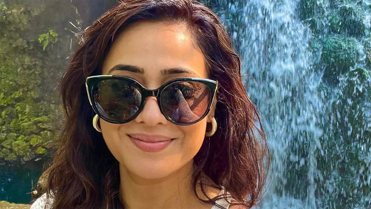 Shweta Tiwari radiates summer vibes in dreamy vacation photos, leaves fans in awe