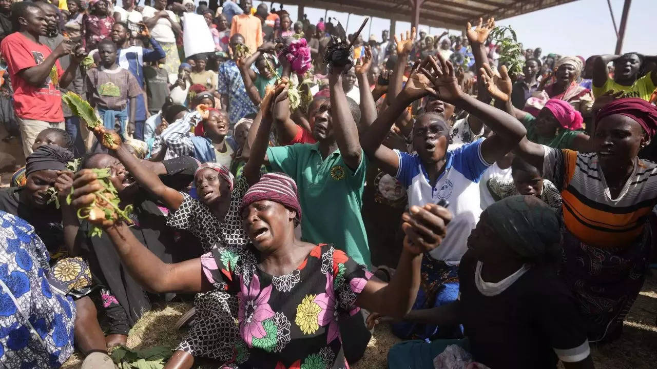Gunmen kill eight and abduct 150 in central Nigeria village attack