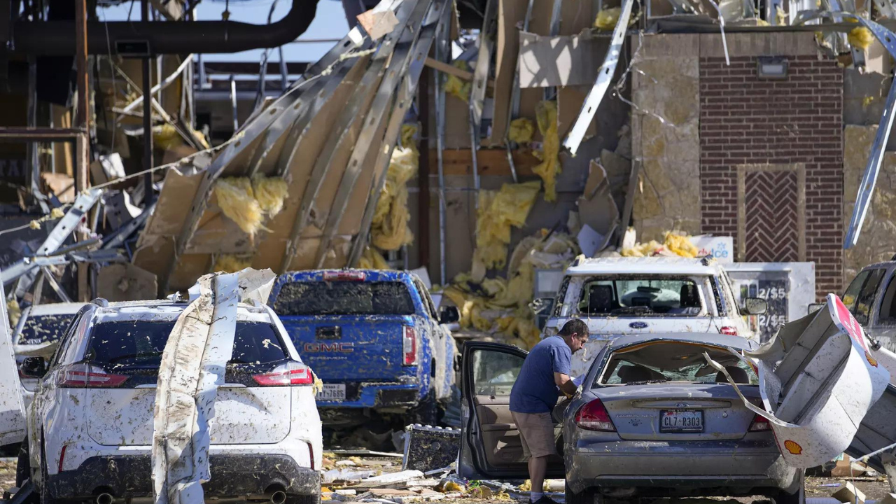 US Tornado News US storms kill at least 21 across 4 states on Memorial