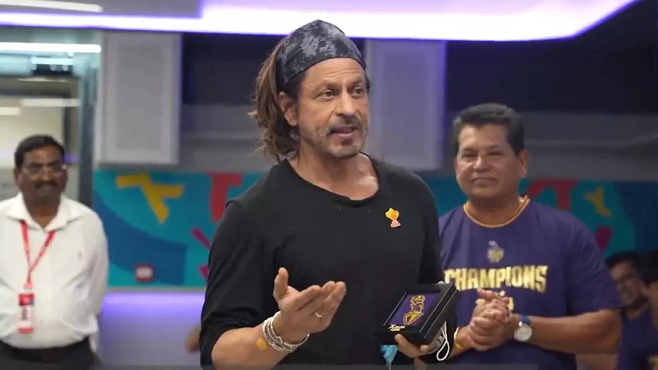 'We wish we had this team...': Shah Rukh Khan's 'emotional' speech - Watch