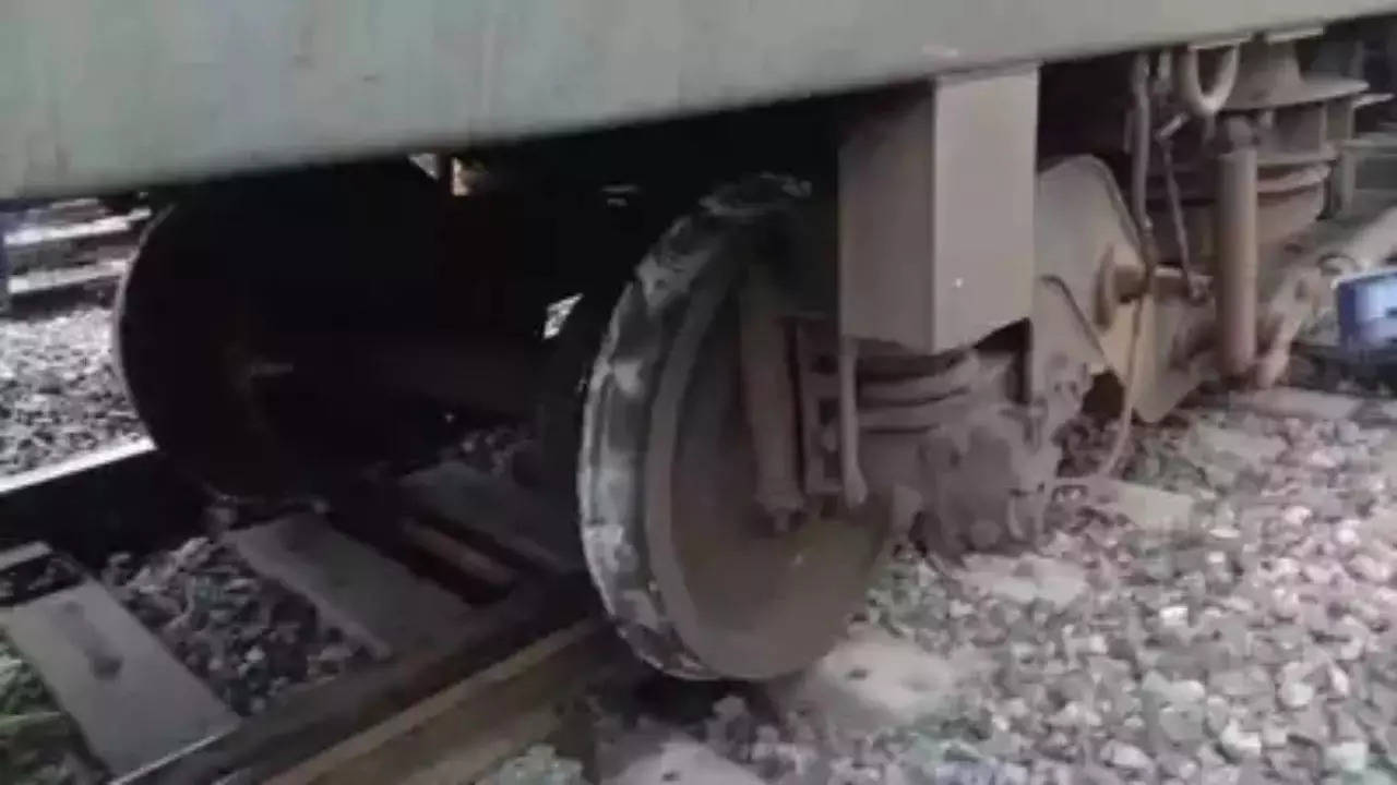 Odisha: Goods train derails at Kantabanji station