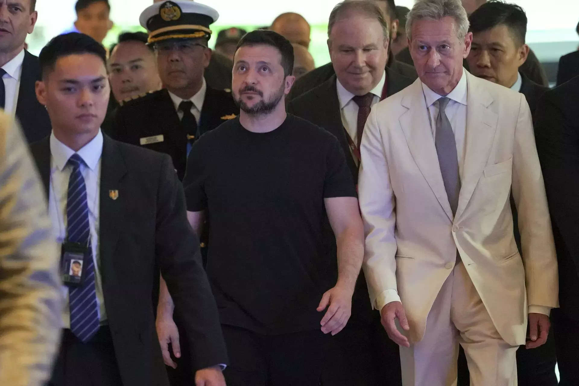 Zelenskyy meets heads of state in Singapore, seeks support for security summit