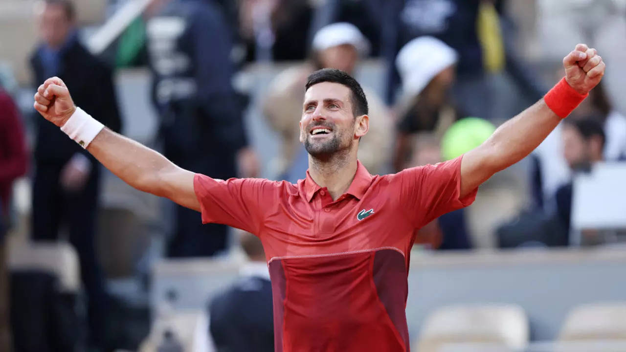 Djokovic shrugs off injury, pips Cerundolo in another French Open epic