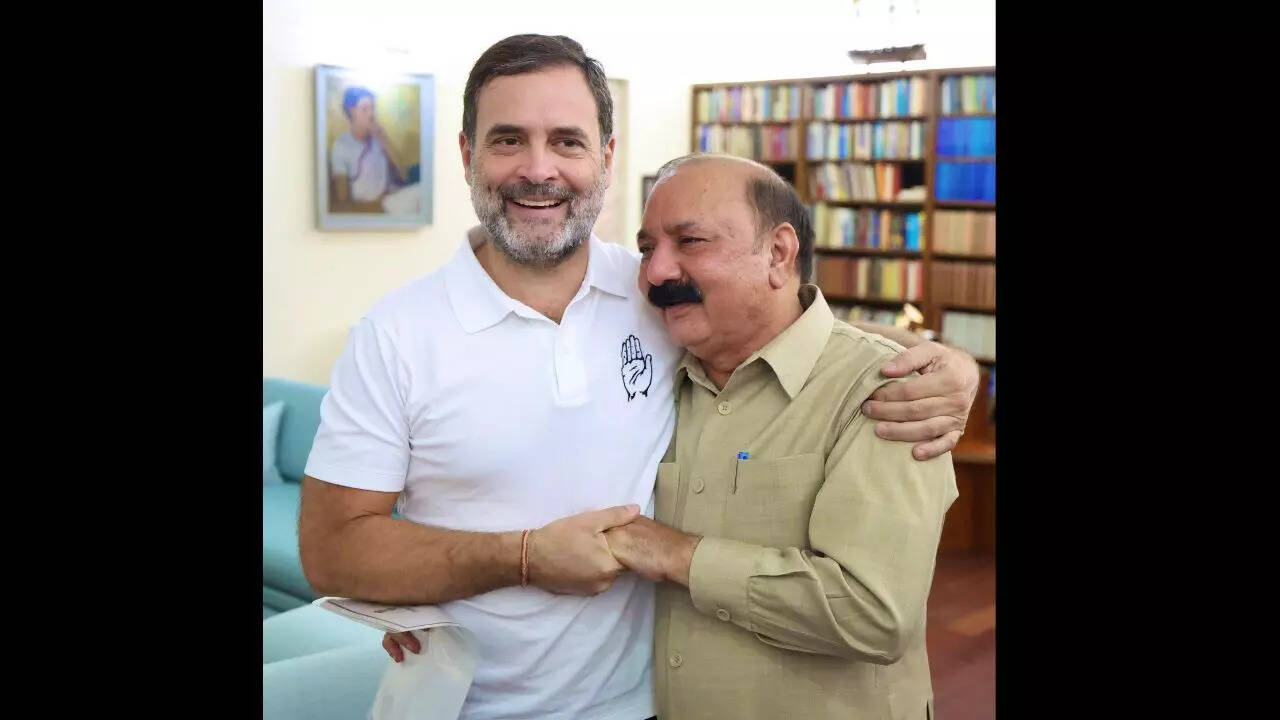 Rahul Gandhi hugs Kishori Lal Sharma after Amethi win