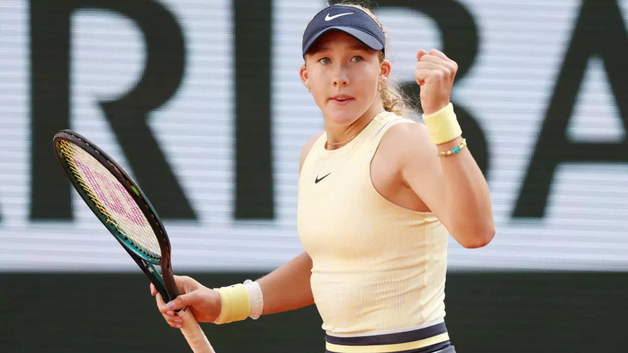 Andreeva stuns Sabalenka to make French Open semis