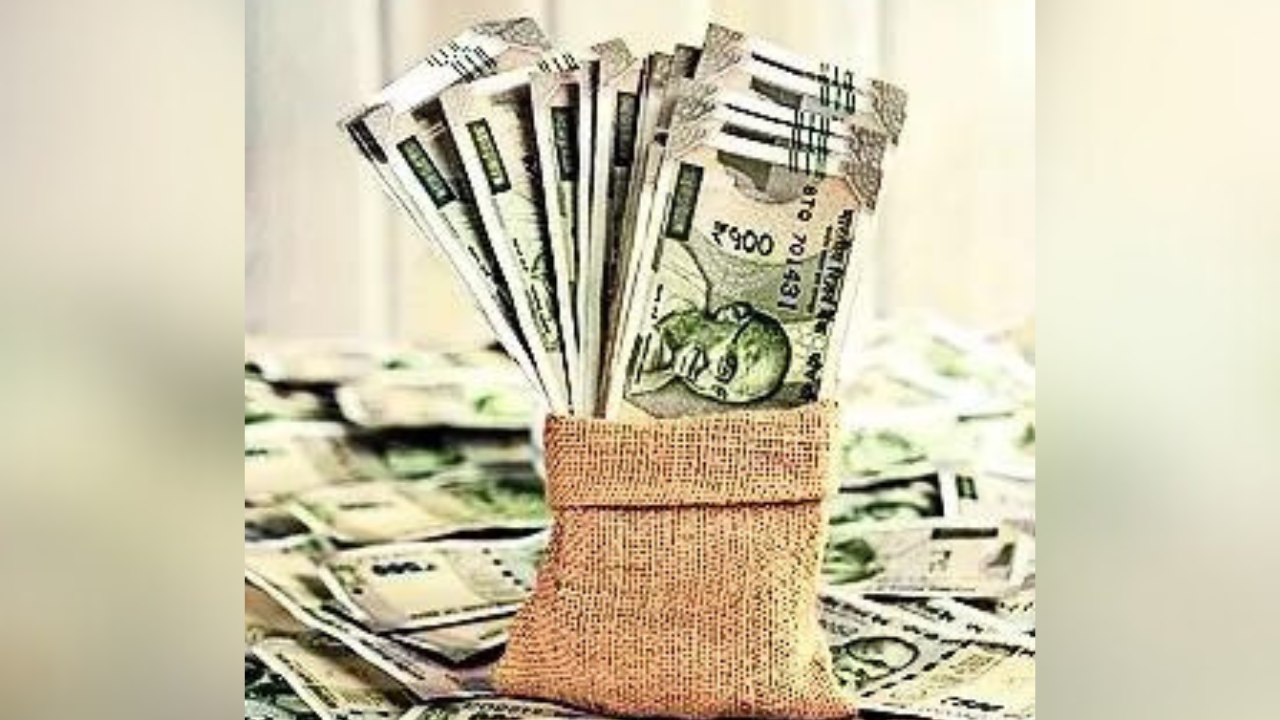 To &lsquo;reduce burden&rsquo; on victims, Gujarat officials accept bribes in EMIs