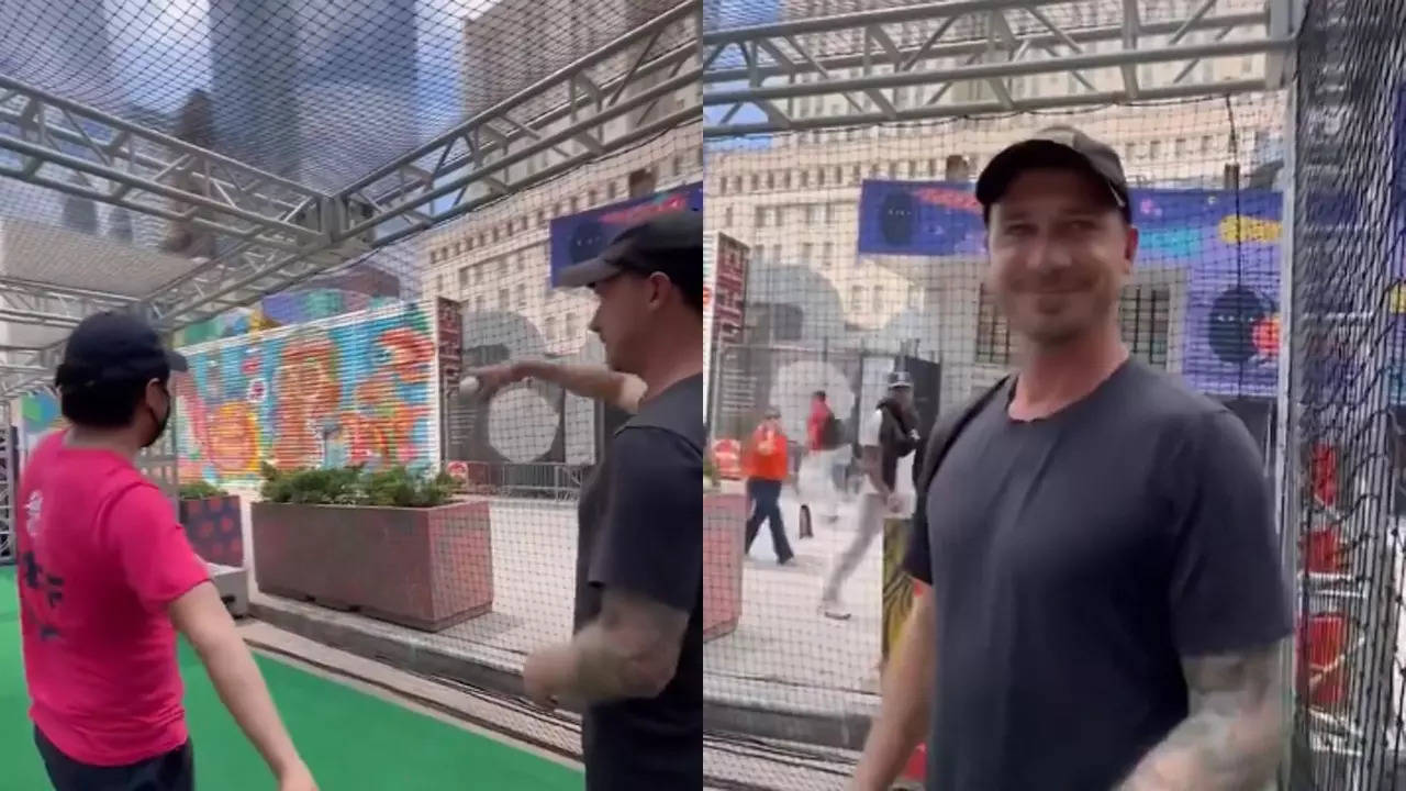 Watch: Steyn spotted taking bowling tips from T20 World Cup staff
