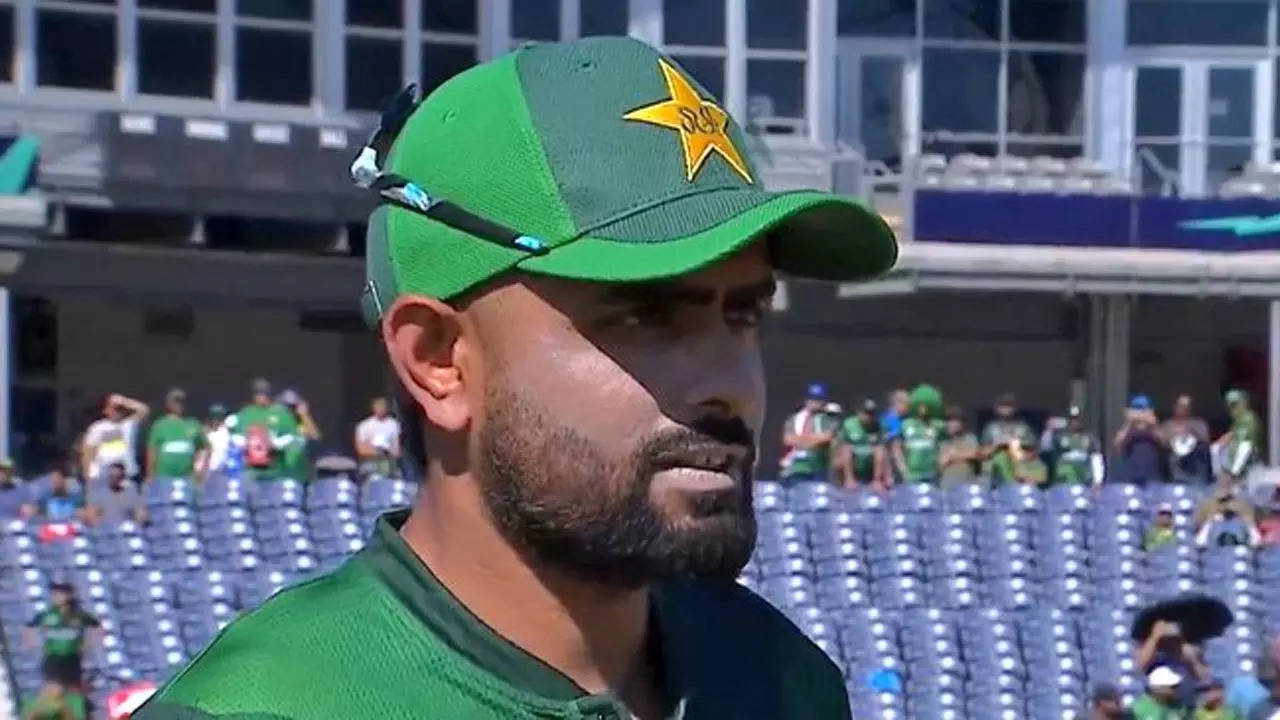 Watch: Babar pays price for ignoring Amir's advice to bowl pacer