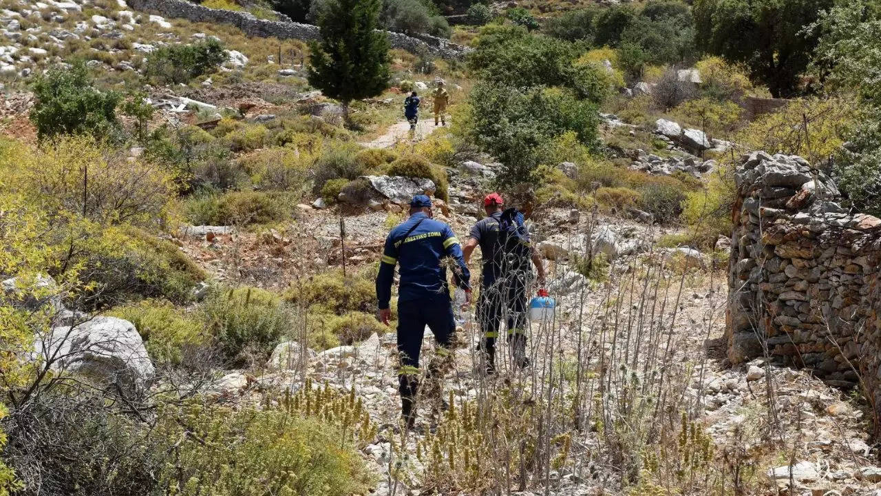 Rescuers search for British TV doctor for a third day on Greek island