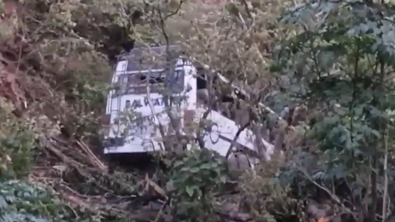 10 killed after terrorists open fire at bus carrying pilgrims in J&K