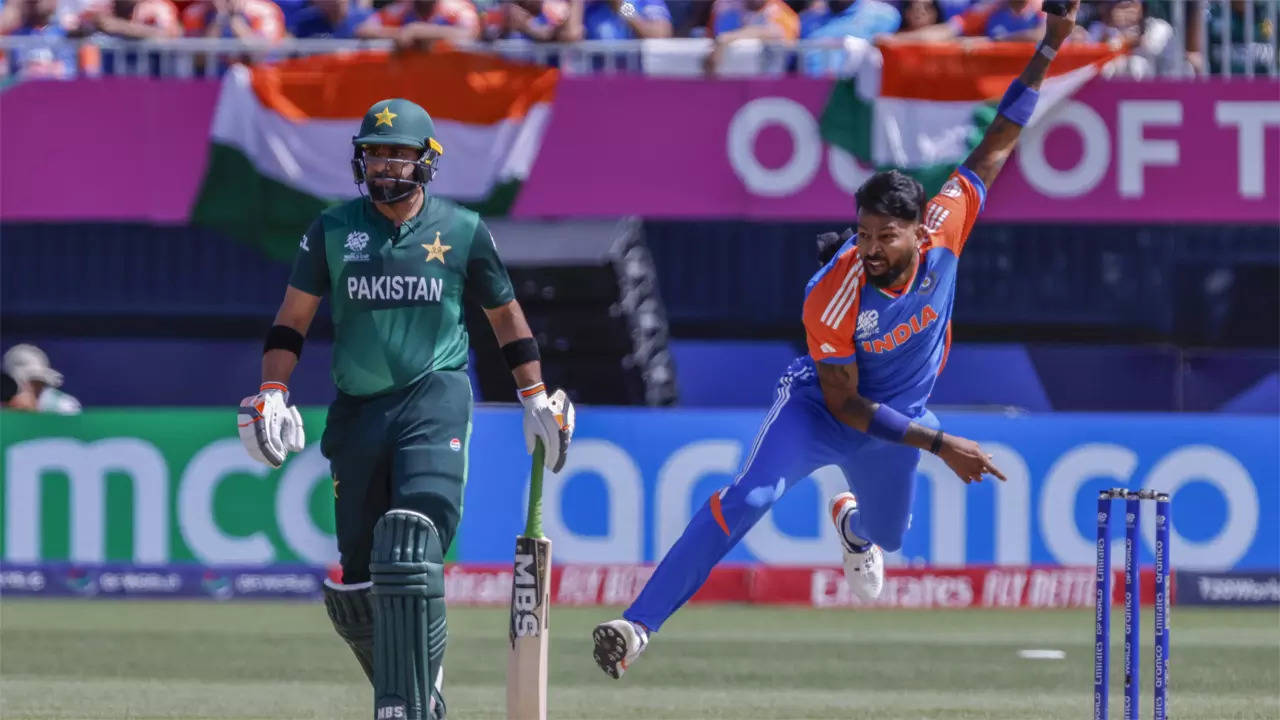 'Aapne India ki innings dekh li...': Misbah slams Pak's strategy