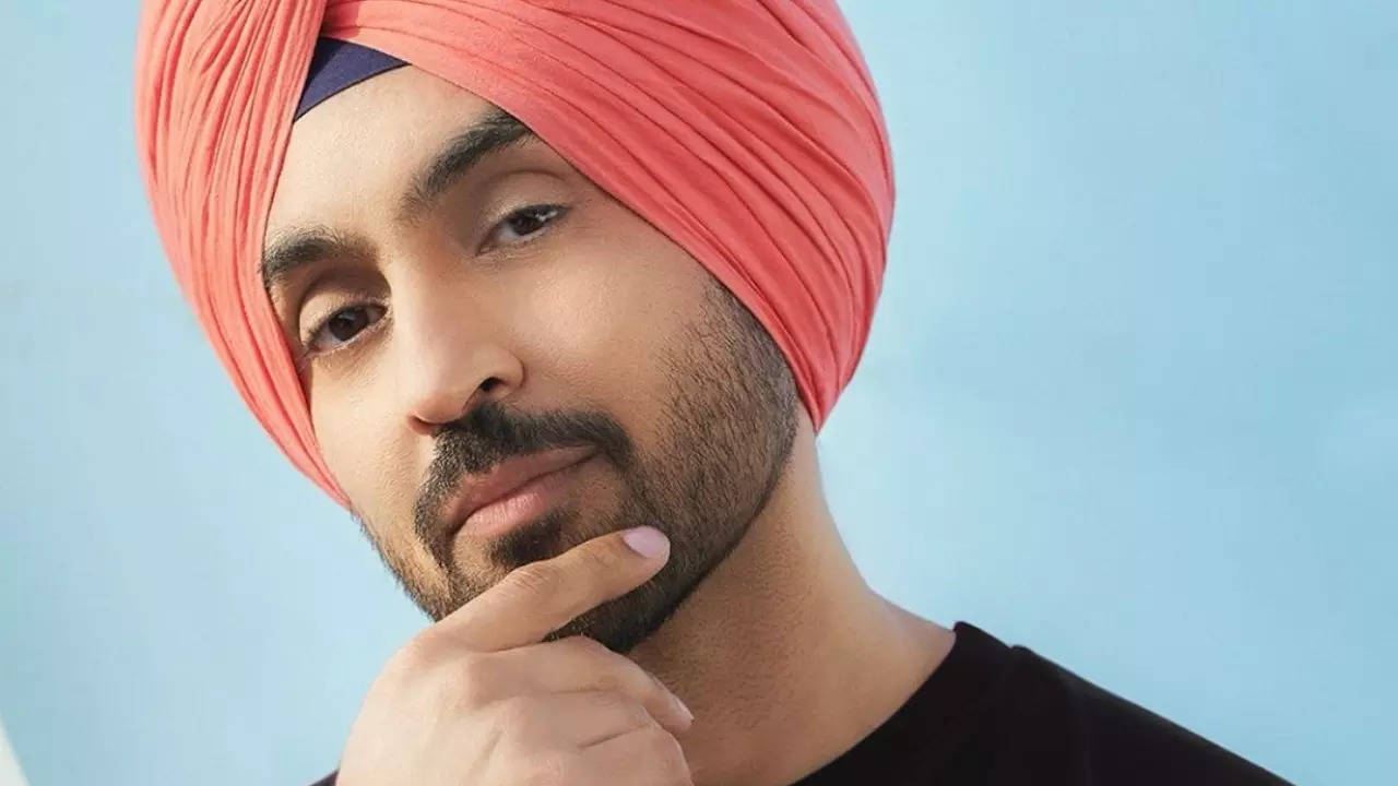 Fan records Diljit Dosanjh’s 'Naina' playing at a fashion store in London! | Filmymeet