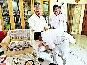 Sukanta seeks blessings from Dilip, begins stint as minister