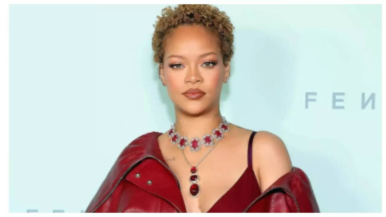 Rihanna announces music comeback with 'R9'