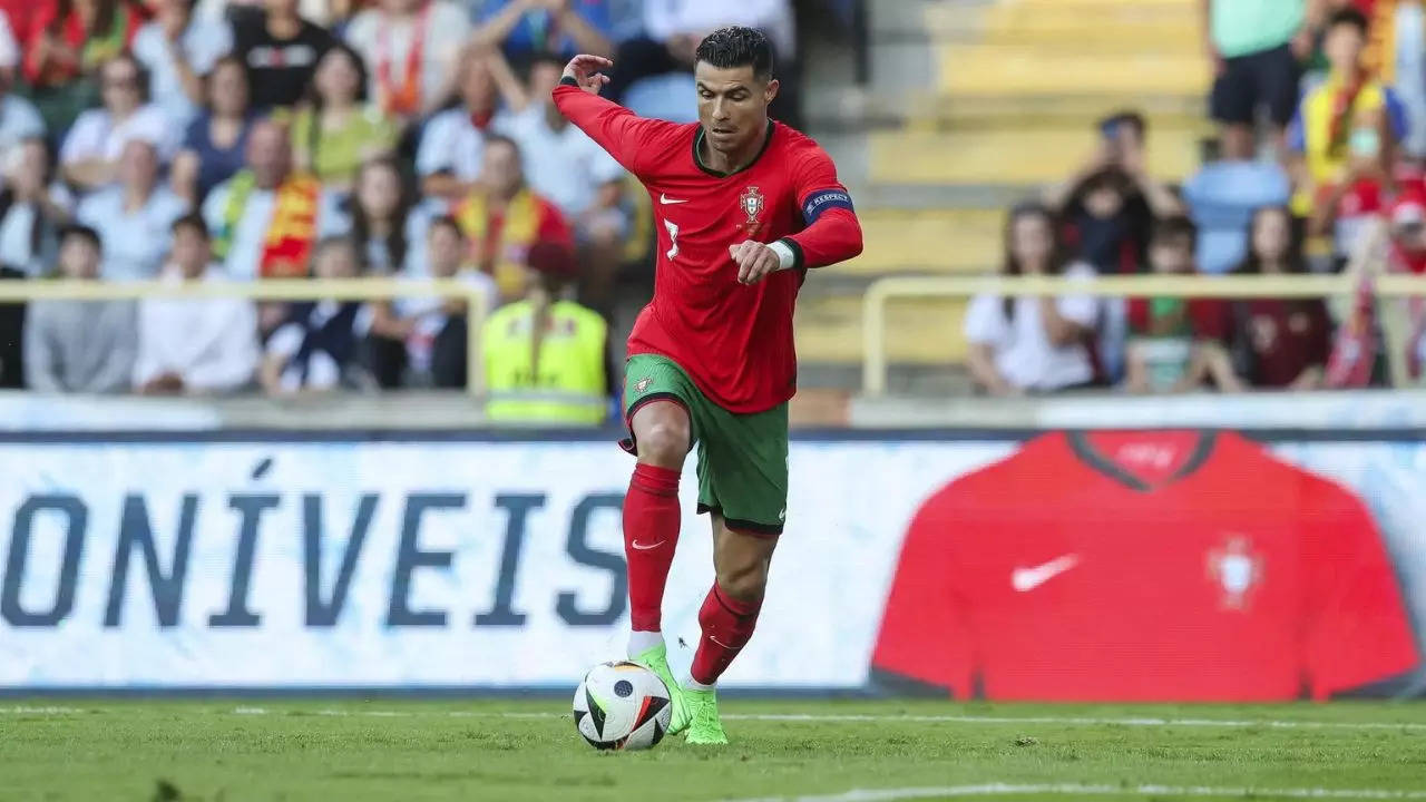 Messi-esque? — Ronaldo scores left-footed screamer. Watch