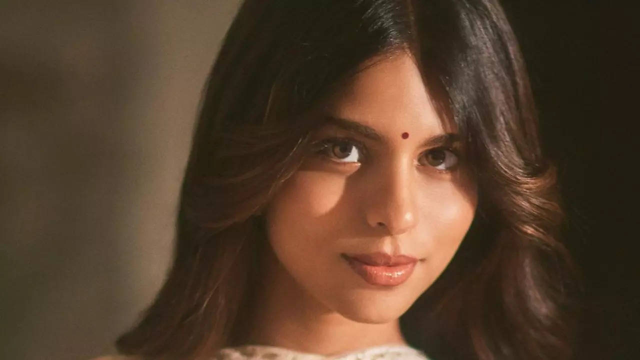 Suhana Khan's new hairstyle takes center stage - A Summer Trendsetter? Video inside | Hindi Movie News Filmymeet