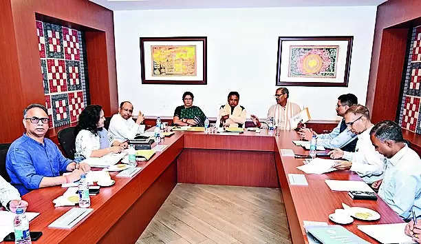 CM reviews works with secys ahead of reshuffle